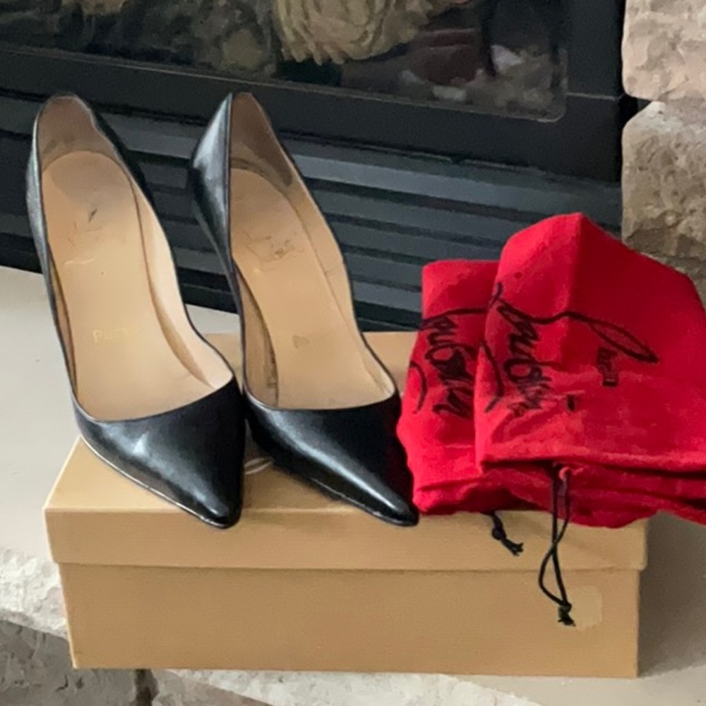 Christian Louboutin 
Decoltissimio 100
Size 37 (7)
Original box, dust bags